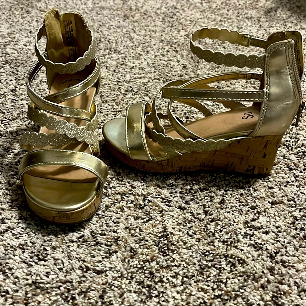 Girls size 13 platform shoe